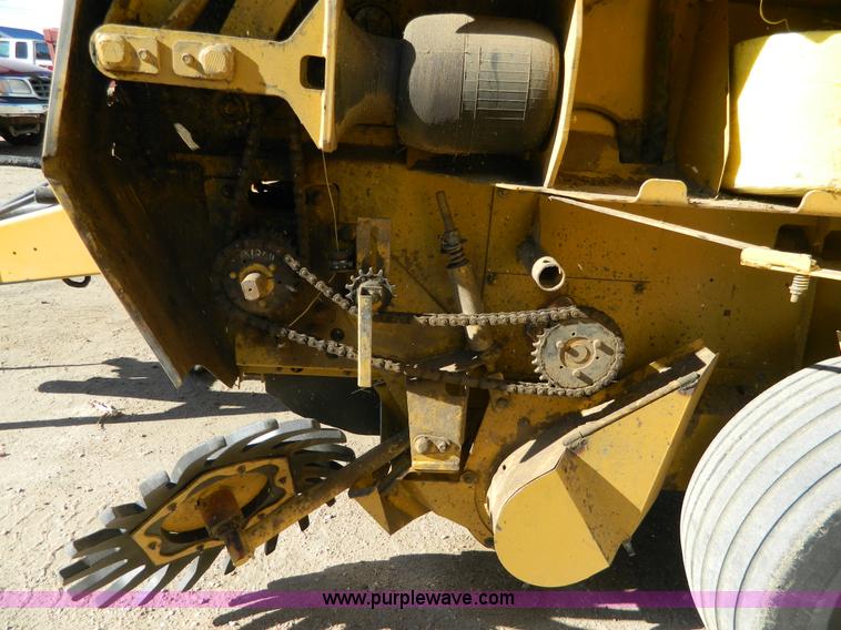 image for item H2331 1993 Vermeer 605K round baler