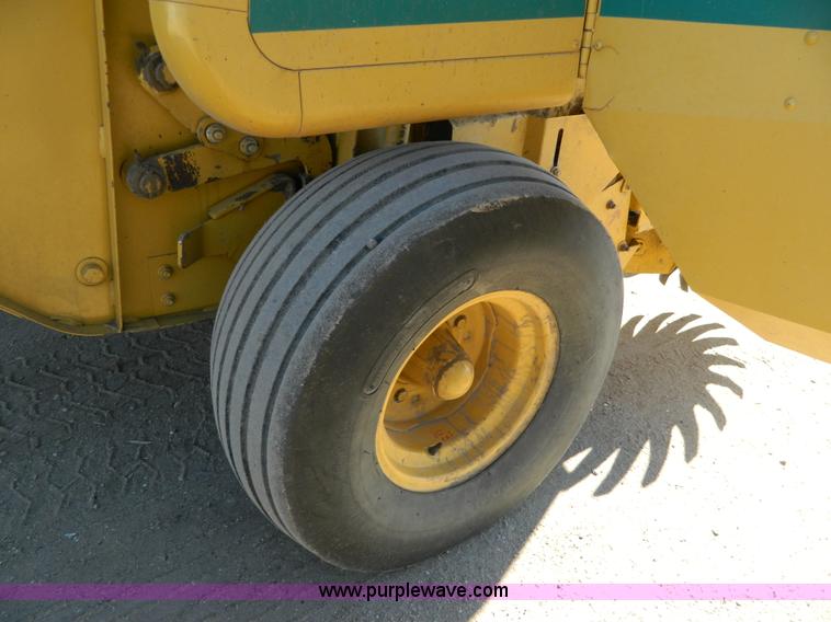 image for item H2331 1993 Vermeer 605K round baler