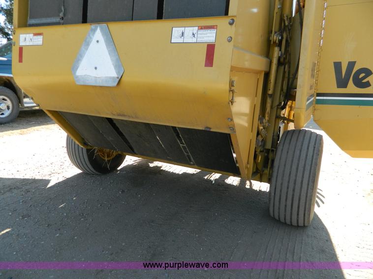 image for item H2331 1993 Vermeer 605K round baler