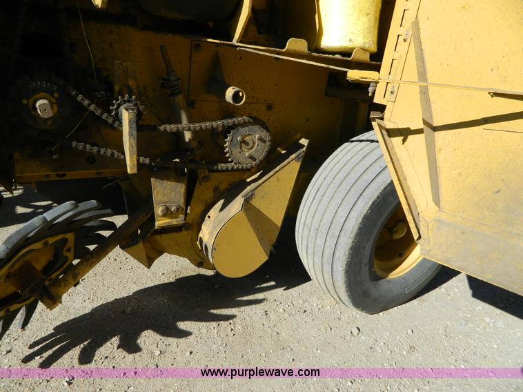 image for item H2331 1993 Vermeer 605K round baler