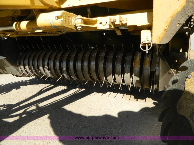 image for item H2331 1993 Vermeer 605K round baler