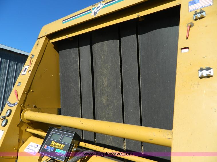 image for item H2331 1993 Vermeer 605K round baler