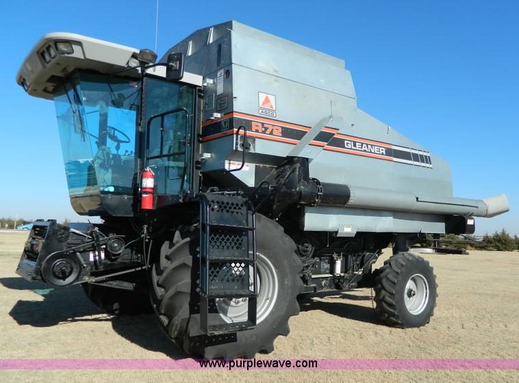image for item H2333 1996 AGCO Gleaner R72 combine
