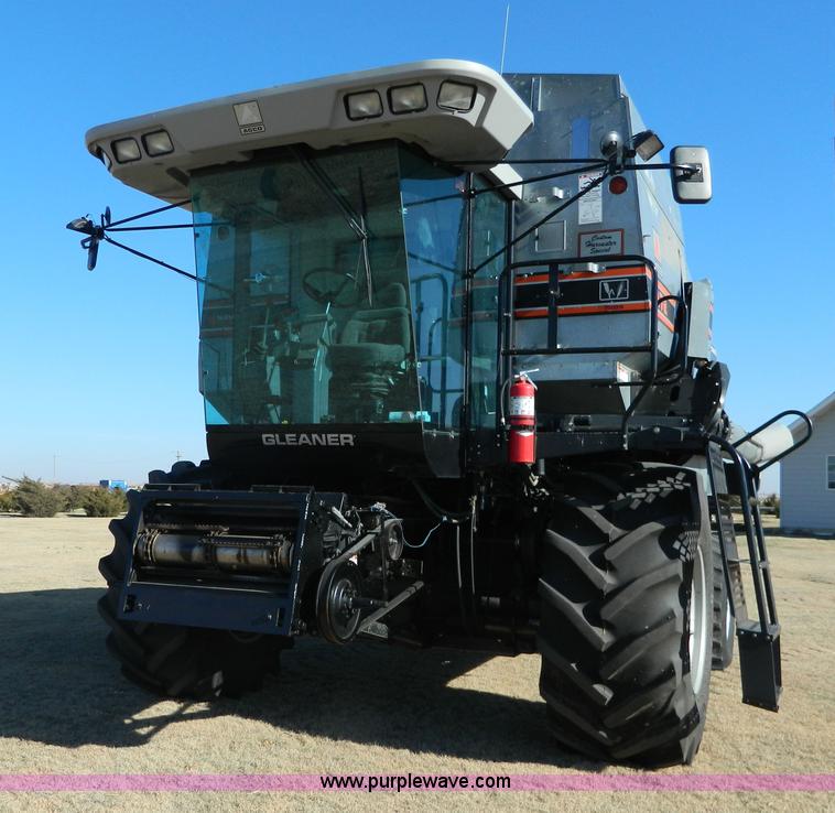 image for item H2333 1996 AGCO Gleaner R72 combine