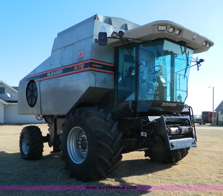 image for item H2333 1996 AGCO Gleaner R72 combine