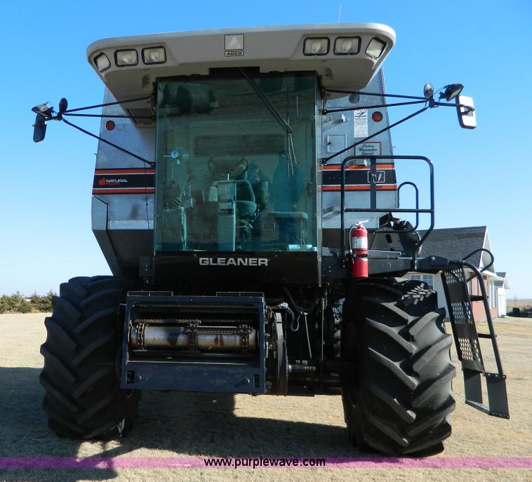 image for item H2333 1996 AGCO Gleaner R72 combine