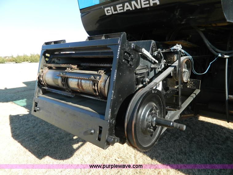 image for item H2333 1996 AGCO Gleaner R72 combine