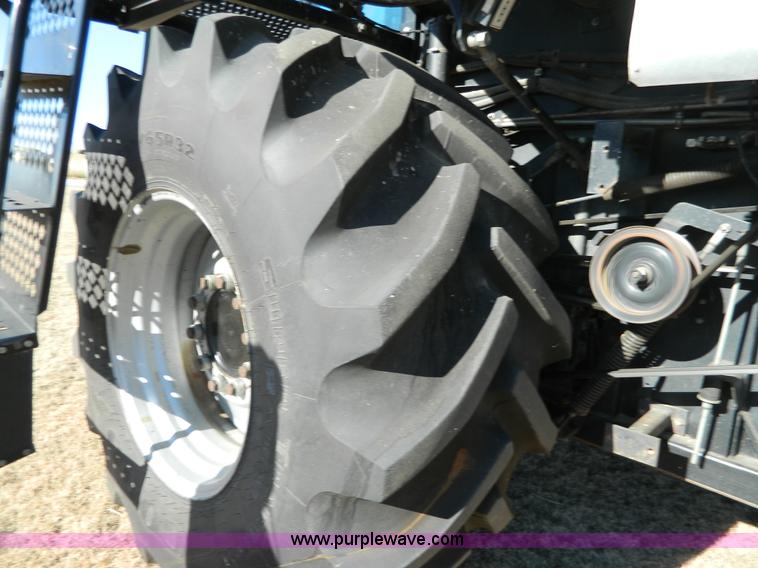 image for item H2333 1996 AGCO Gleaner R72 combine