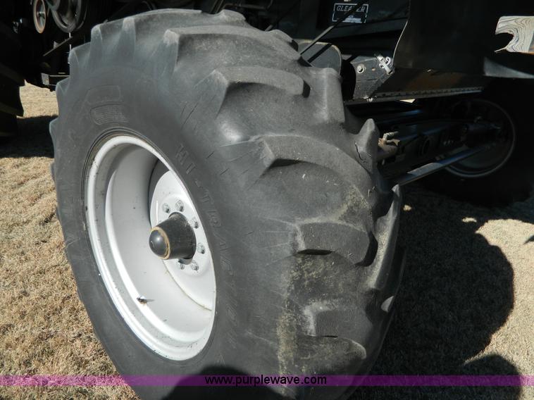 image for item H2333 1996 AGCO Gleaner R72 combine