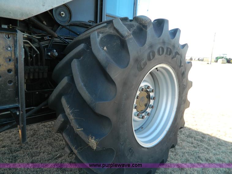 image for item H2333 1996 AGCO Gleaner R72 combine