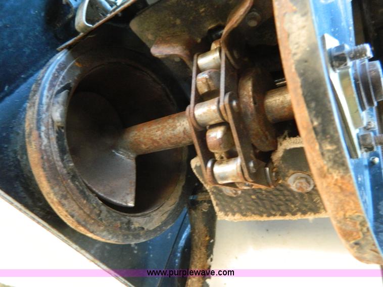 image for item H2333 1996 AGCO Gleaner R72 combine