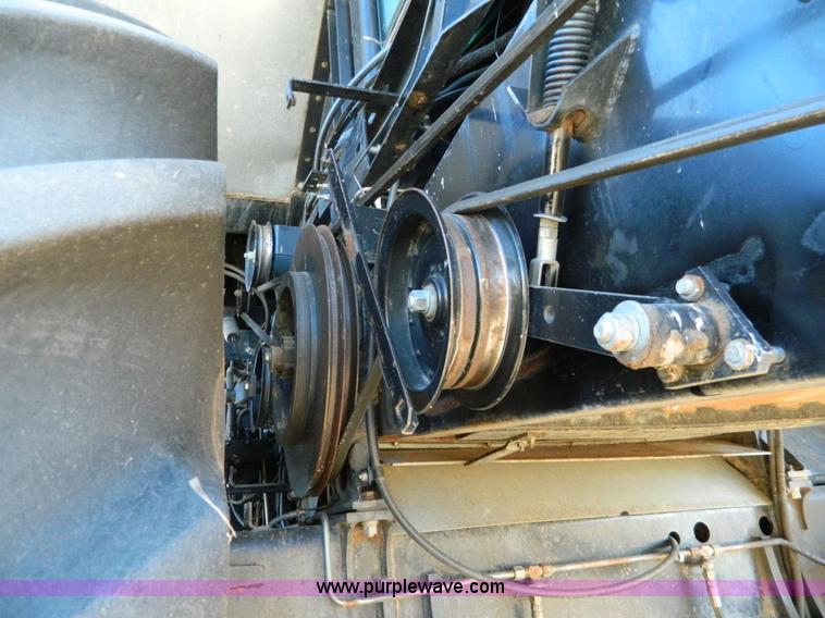 image for item H2333 1996 AGCO Gleaner R72 combine