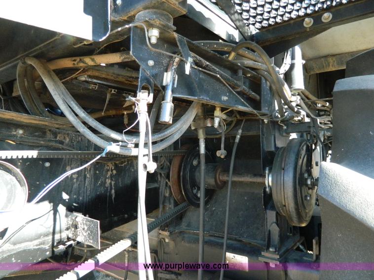 image for item H2333 1996 AGCO Gleaner R72 combine