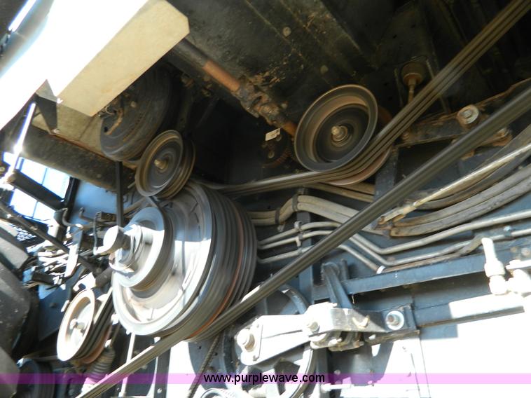 image for item H2333 1996 AGCO Gleaner R72 combine