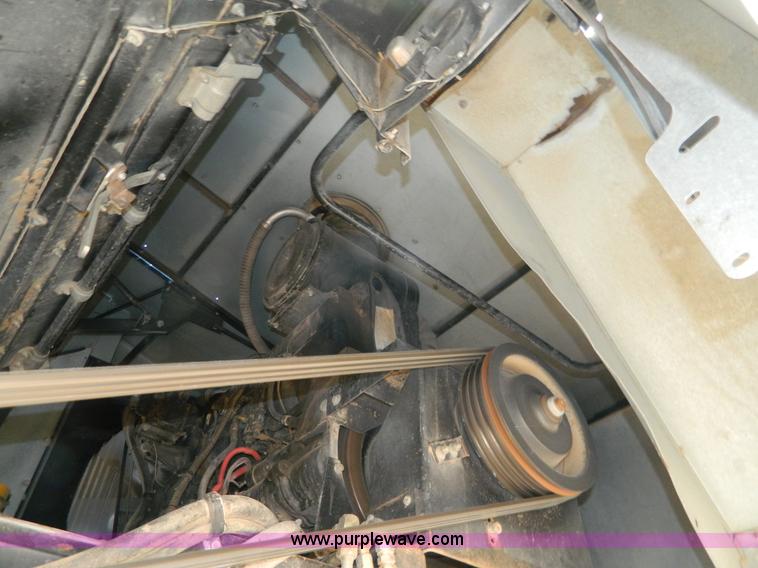 image for item H2333 1996 AGCO Gleaner R72 combine