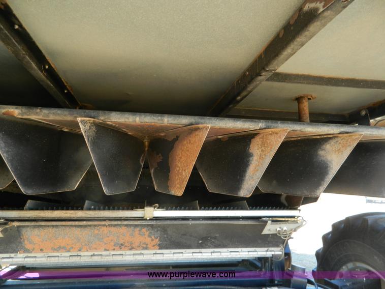 image for item H2333 1996 AGCO Gleaner R72 combine