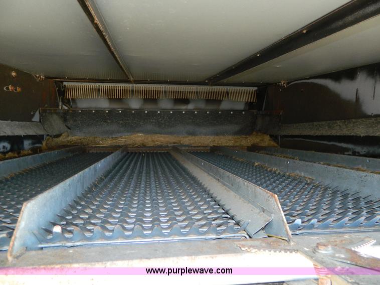 image for item H2333 1996 AGCO Gleaner R72 combine