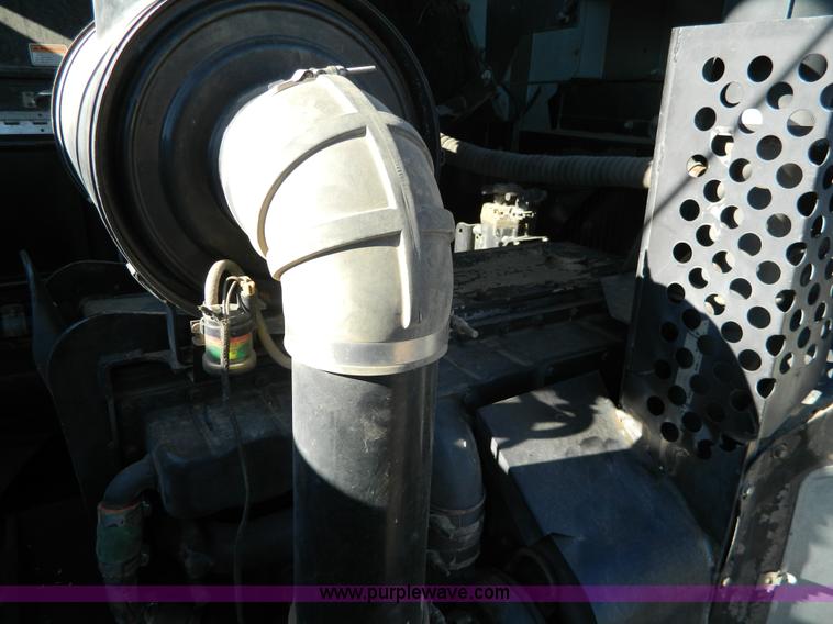 image for item H2333 1996 AGCO Gleaner R72 combine