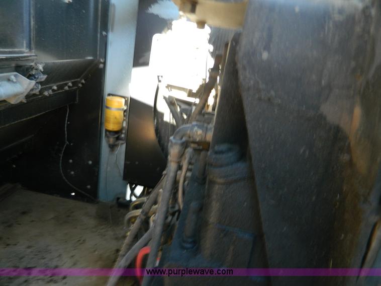 image for item H2333 1996 AGCO Gleaner R72 combine