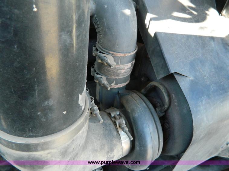 image for item H2333 1996 AGCO Gleaner R72 combine