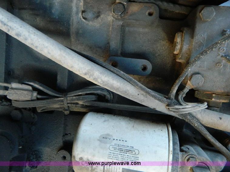 image for item H2333 1996 AGCO Gleaner R72 combine