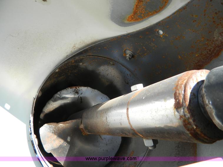 image for item H2333 1996 AGCO Gleaner R72 combine