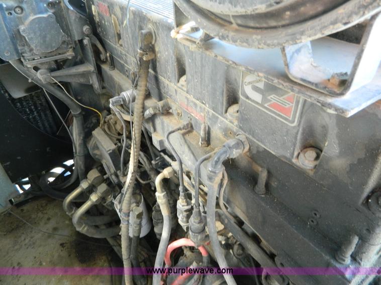 image for item H2333 1996 AGCO Gleaner R72 combine