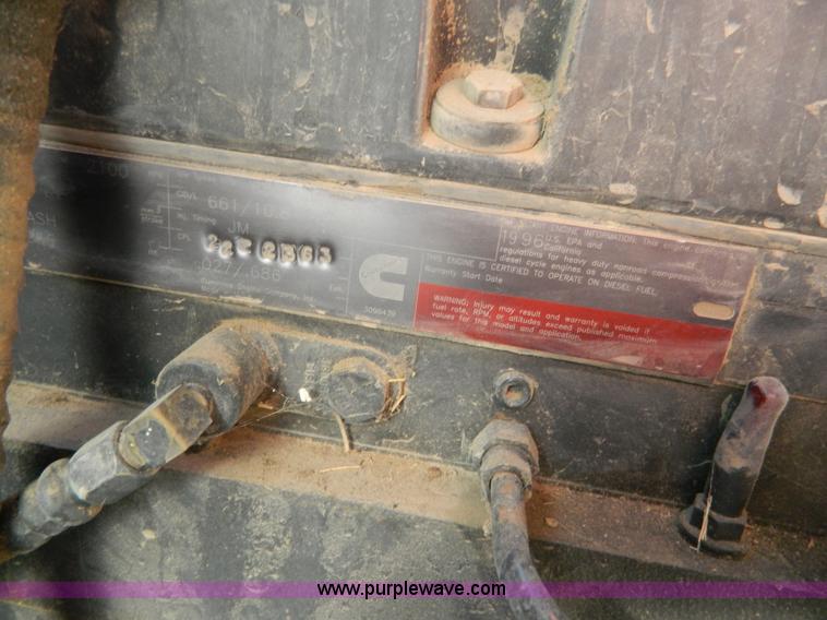 image for item H2333 1996 AGCO Gleaner R72 combine