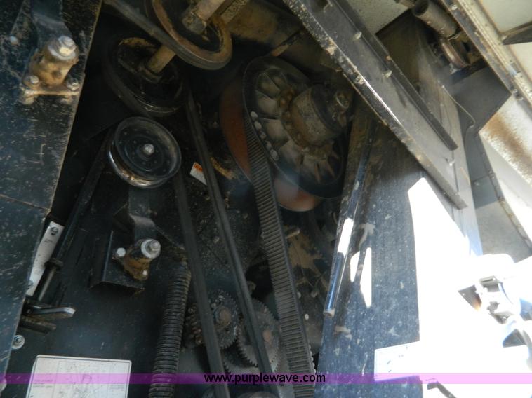 image for item H2333 1996 AGCO Gleaner R72 combine