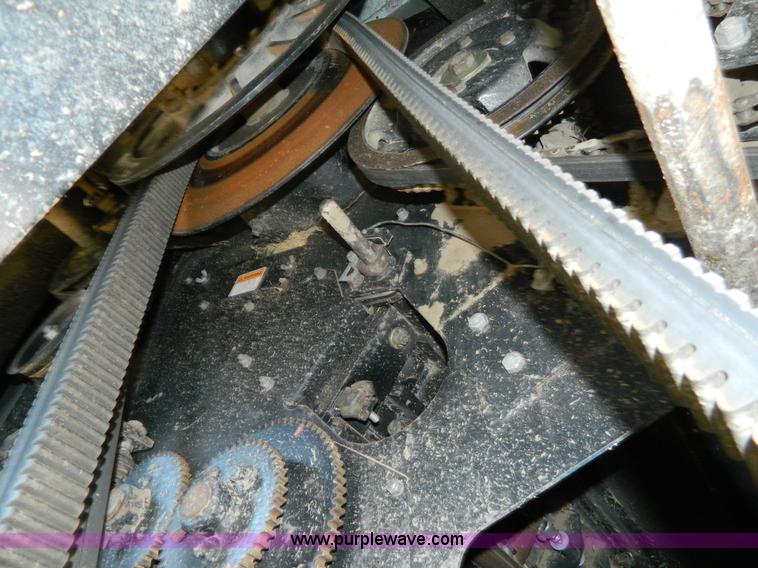 image for item H2333 1996 AGCO Gleaner R72 combine