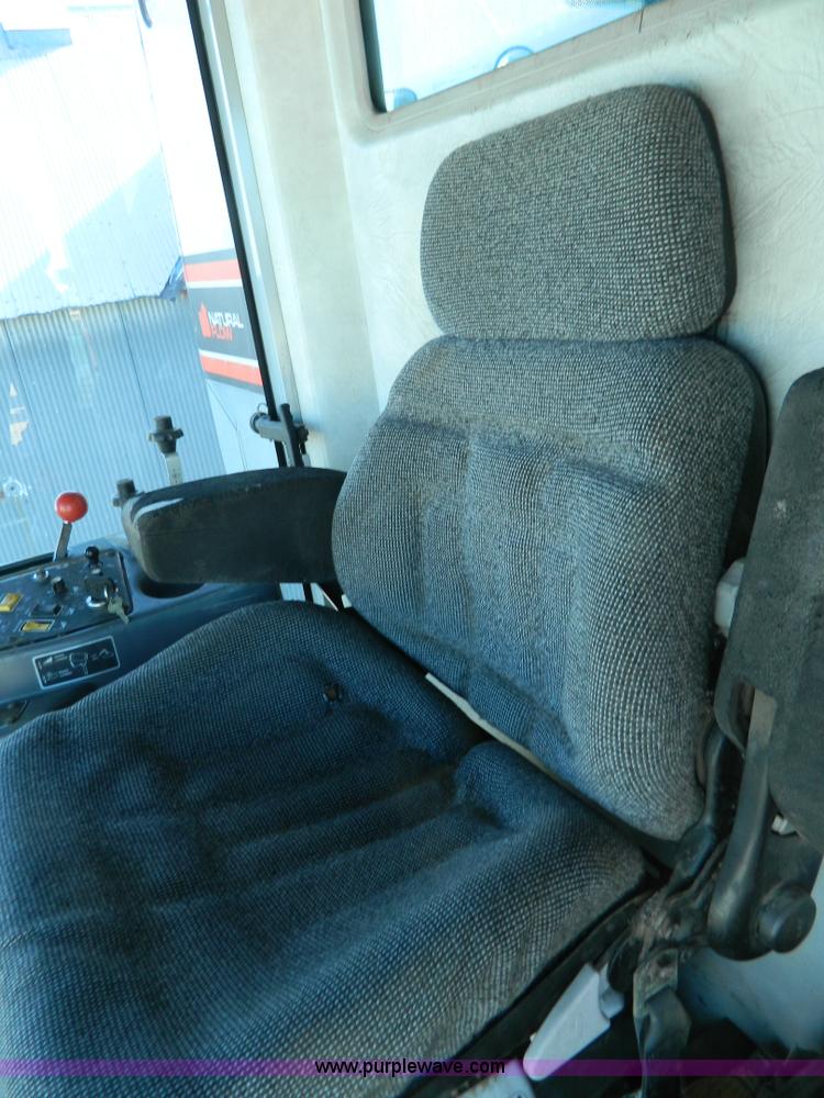 image for item H2333 1996 AGCO Gleaner R72 combine