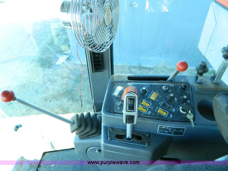 image for item H2333 1996 AGCO Gleaner R72 combine