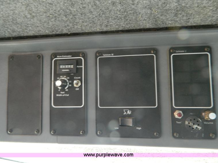 image for item H2333 1996 AGCO Gleaner R72 combine