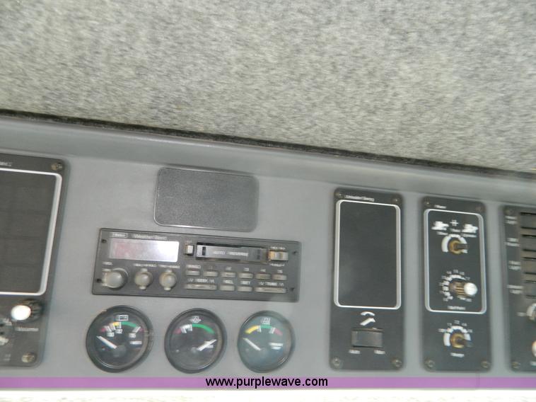 image for item H2333 1996 AGCO Gleaner R72 combine