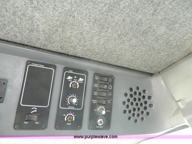 image for item H2333 1996 AGCO Gleaner R72 combine