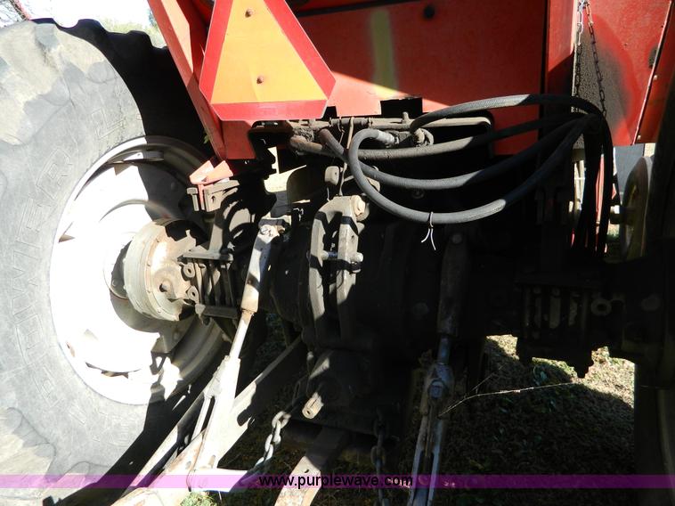 image for item H2349 1974 Massey Ferguson 1085 tractor