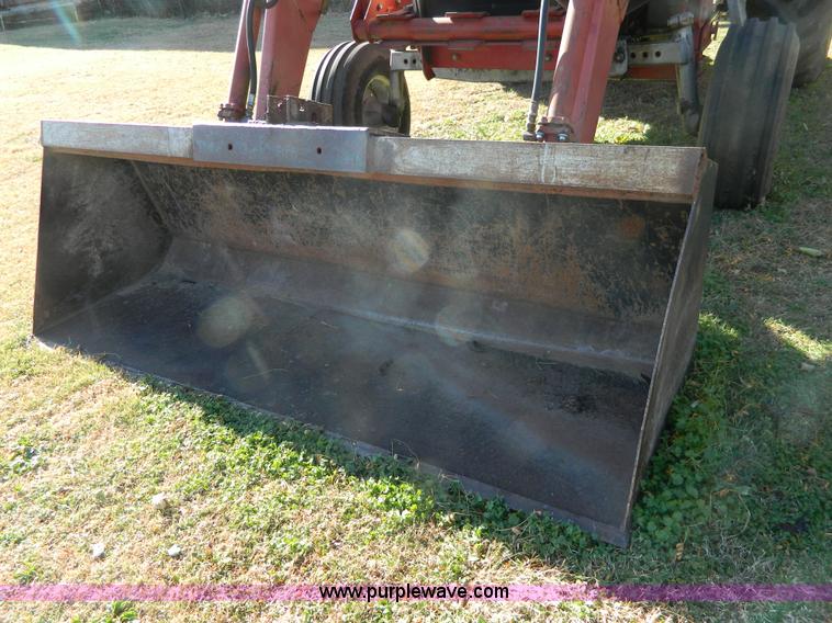 image for item H2349 1974 Massey Ferguson 1085 tractor