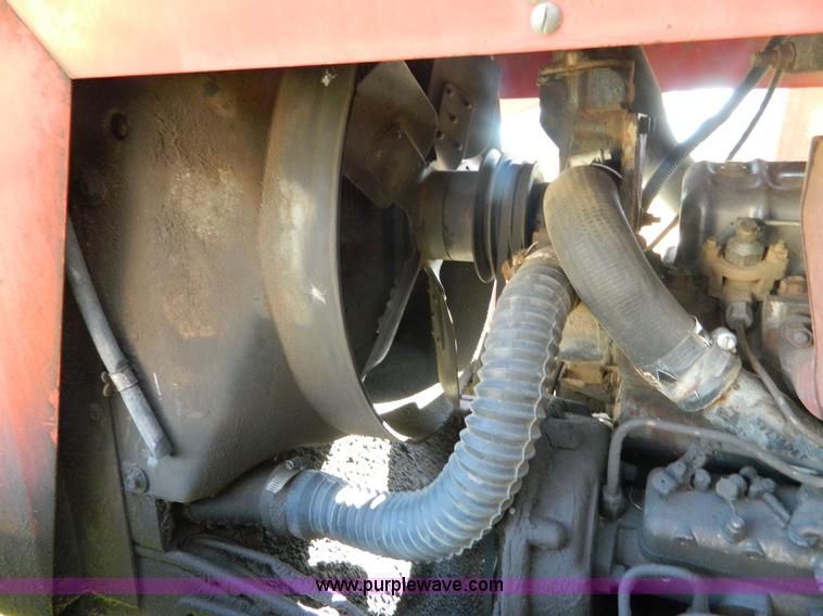 image for item H2349 1974 Massey Ferguson 1085 tractor