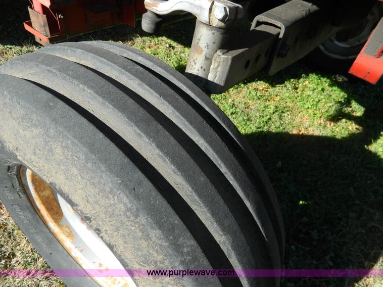 image for item H2349 1974 Massey Ferguson 1085 tractor