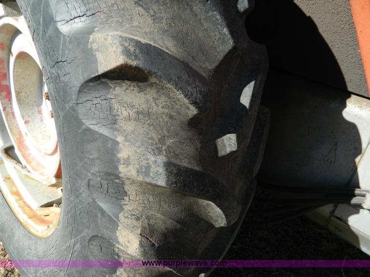 image for item H2349 1974 Massey Ferguson 1085 tractor