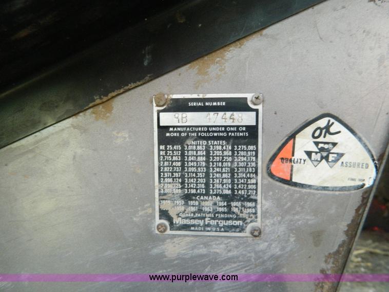 image for item H2349 1974 Massey Ferguson 1085 tractor