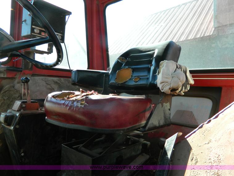 image for item H2349 1974 Massey Ferguson 1085 tractor