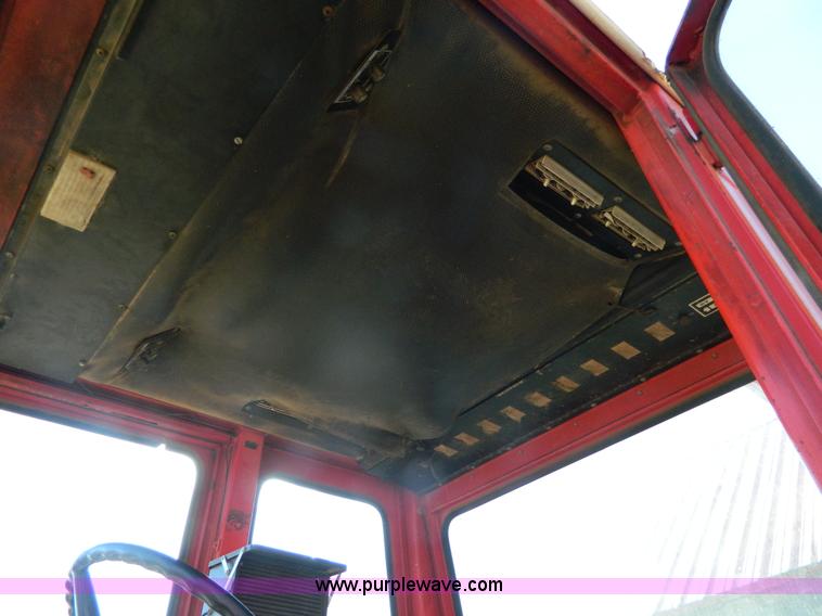 image for item H2349 1974 Massey Ferguson 1085 tractor