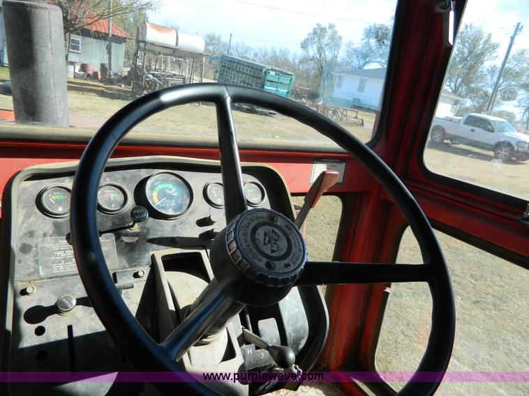 image for item H2349 1974 Massey Ferguson 1085 tractor