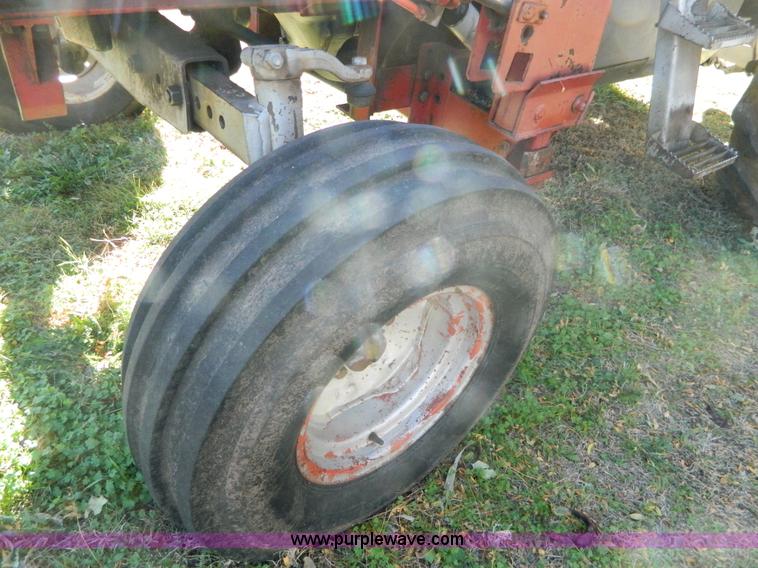 image for item H2349 1974 Massey Ferguson 1085 tractor