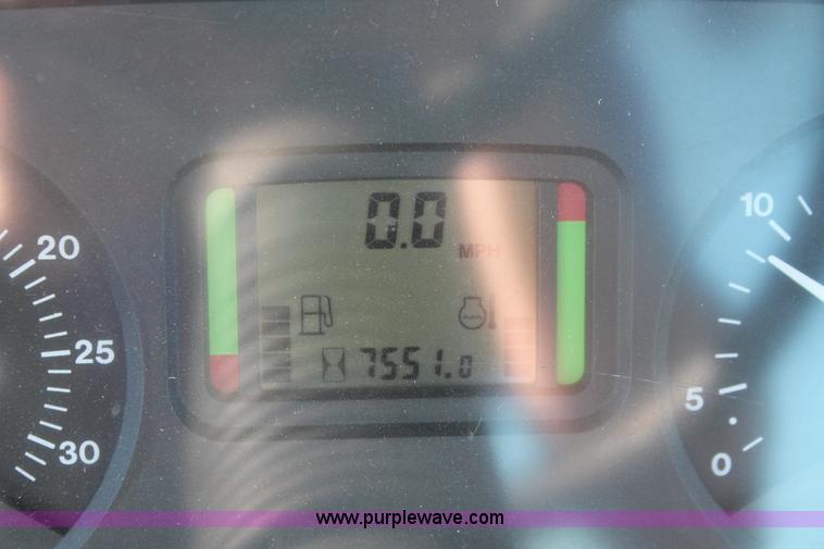 image for item H5509 2007 John Deere 6615 MFWD tractor