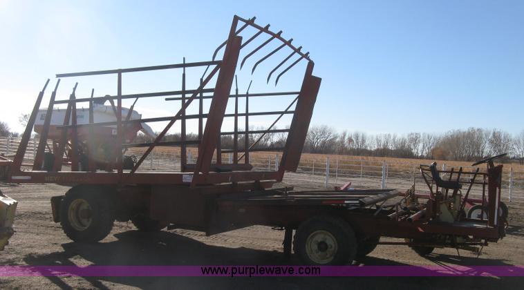 image for item H9343 New Holland 1047 stack wagon