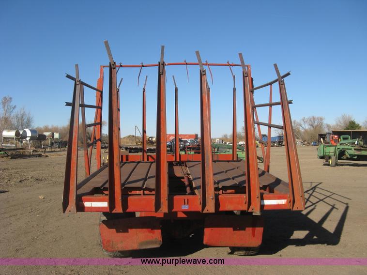image for item H9343 New Holland 1047 stack wagon