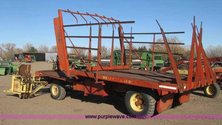 image for item H9343 New Holland 1047 stack wagon