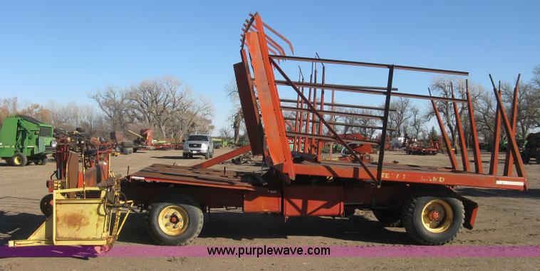 image for item H9343 New Holland 1047 stack wagon